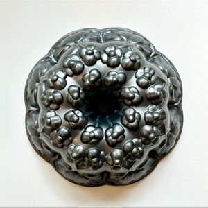NORDIC WARE ⭐️ “Violet Bundt” pan